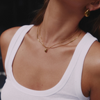 Collana con pendente a goccia in oro
