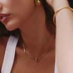 Collana sottile con finitura dorata