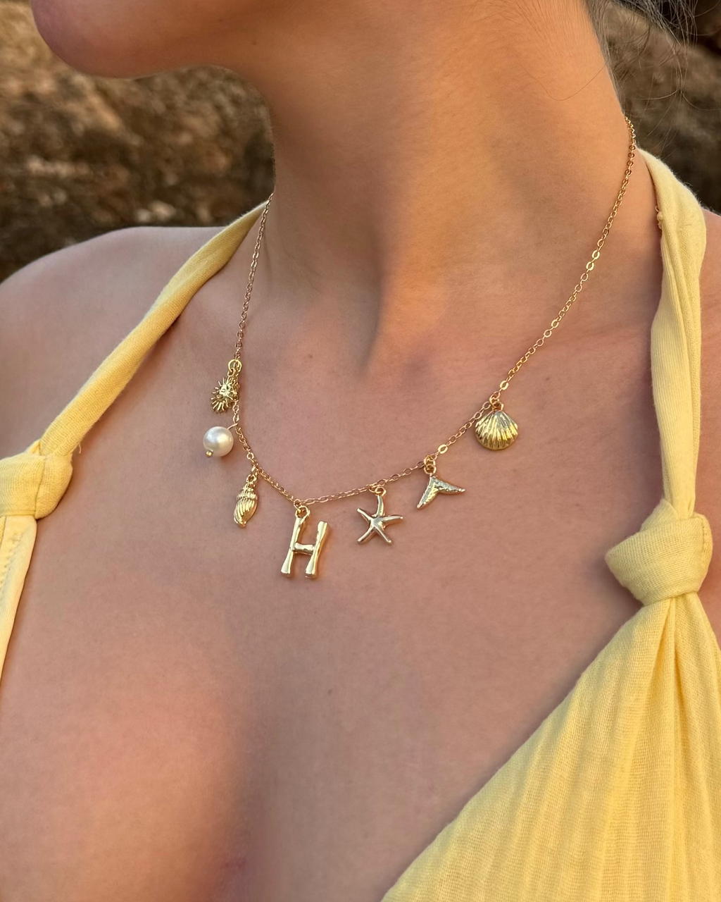 Collana con lettera “Oceano Dorato”