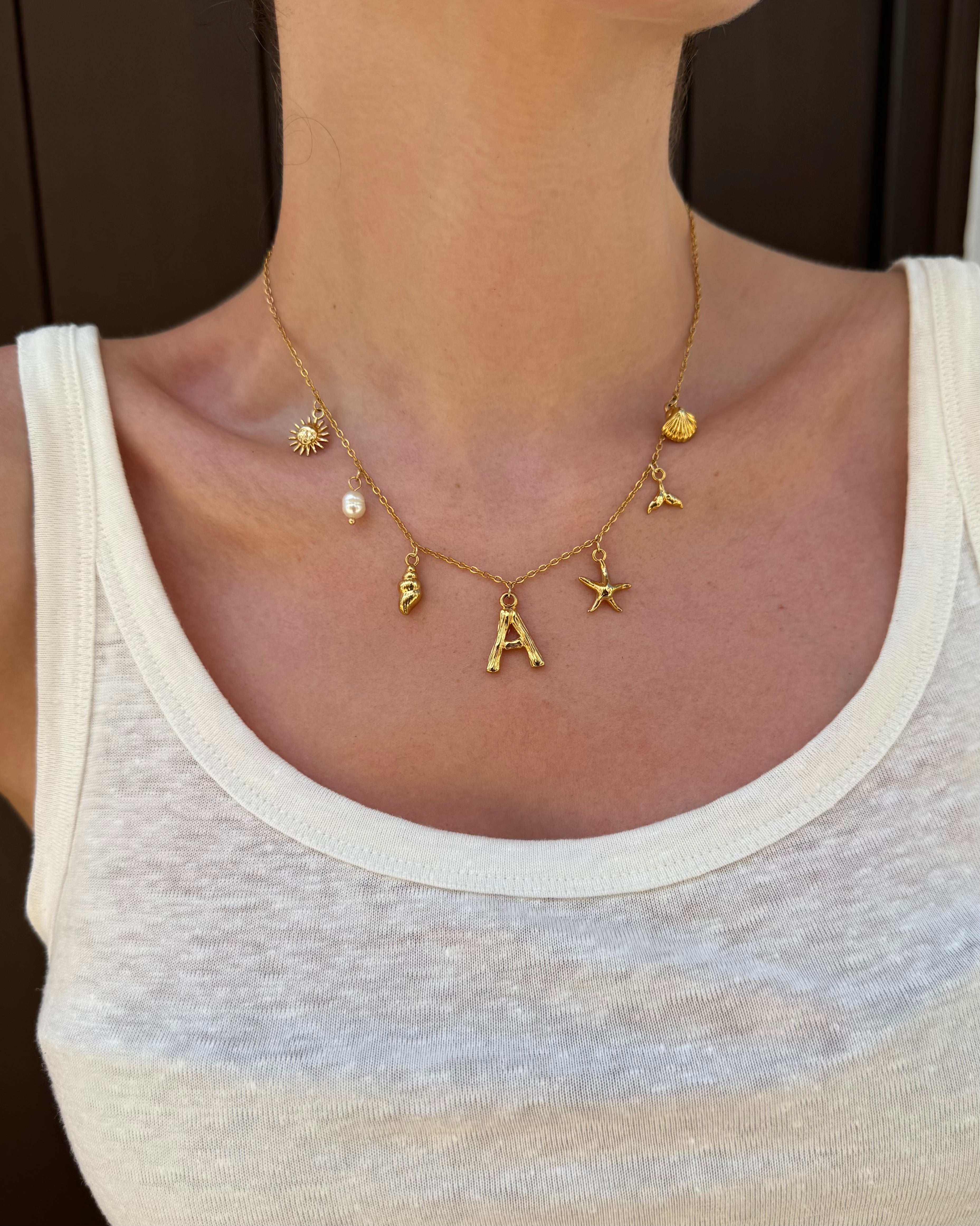 Collana con lettera “Oceano Dorato”