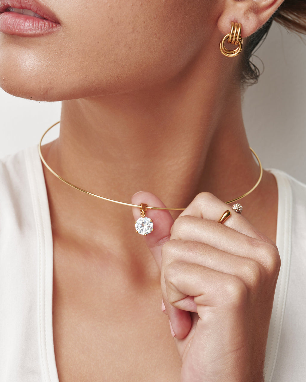 Collana con collare a taglio rotondo