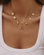 Collana con lettera “Oceano Dorato”